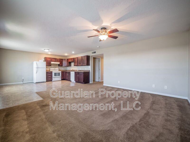 214 E 1st St - Photo 3 of 20