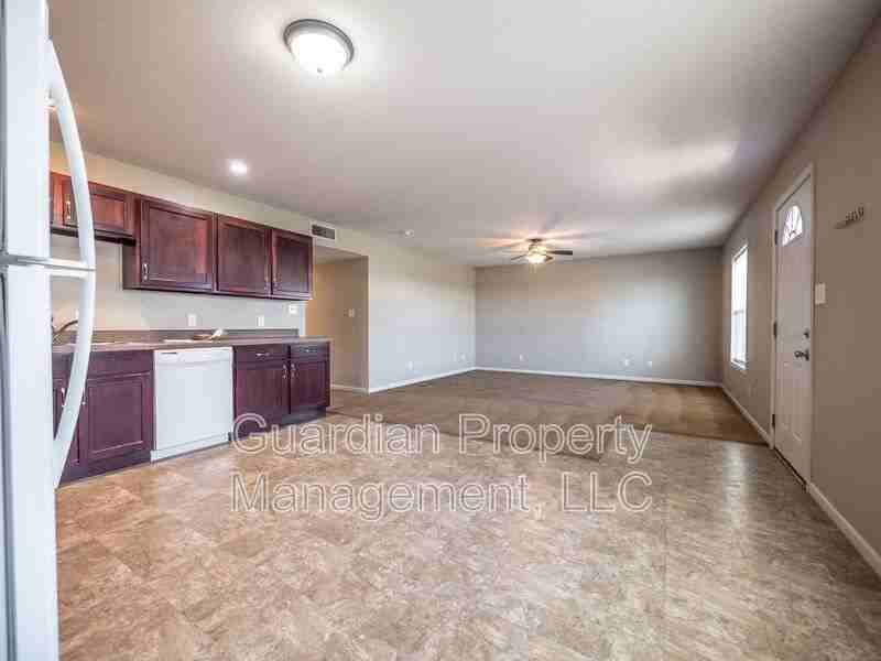 214 E 1st St - Photo 5 of 20