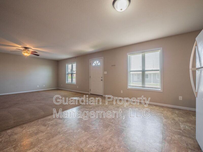 214 E 1st St - Photo 7 of 20