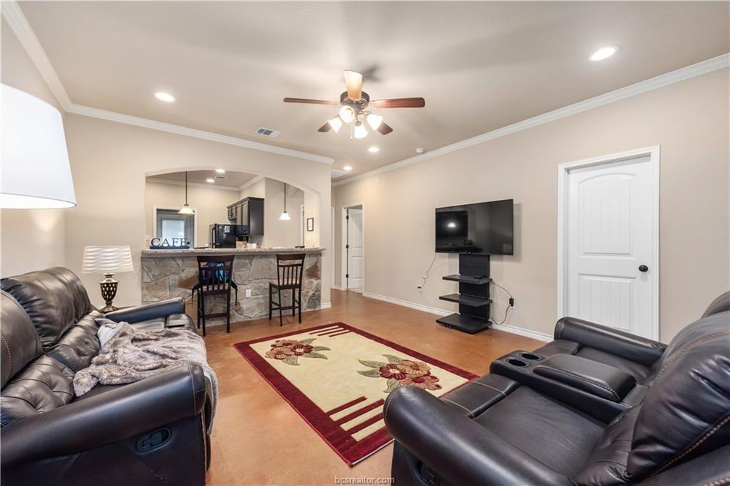 100 Armored Ave - Photo 3 of 17