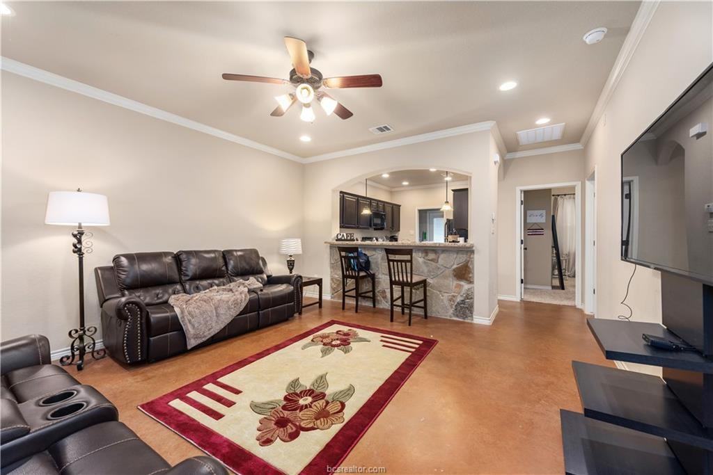 100 Armored Ave - Photo 4 of 17