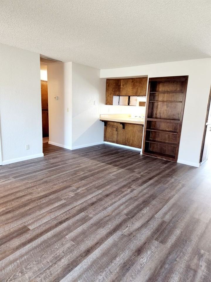 126 N Peppertree St - Photo 2 of 5