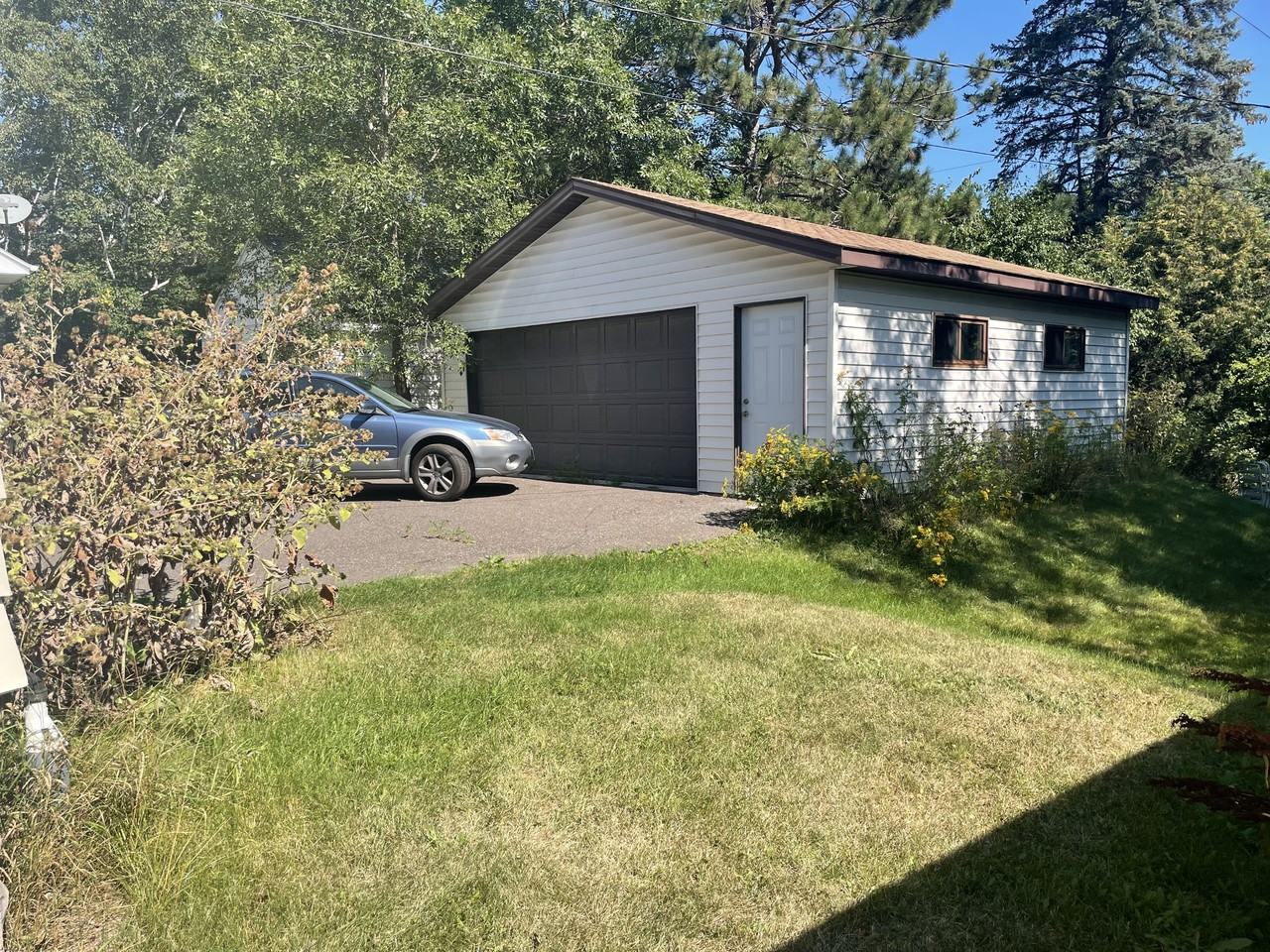 1810 Carver Ave - Photo 3 of 12