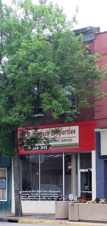 254 S Knowles Ave - Photo 2 of 4