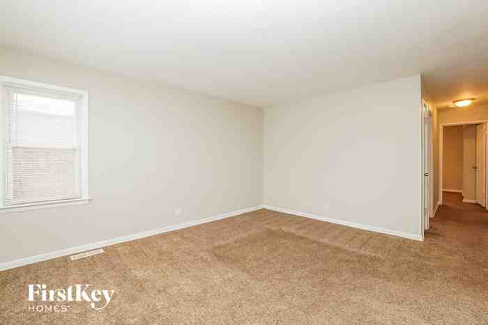 576 Shelly Ln - Photo 2 of 15