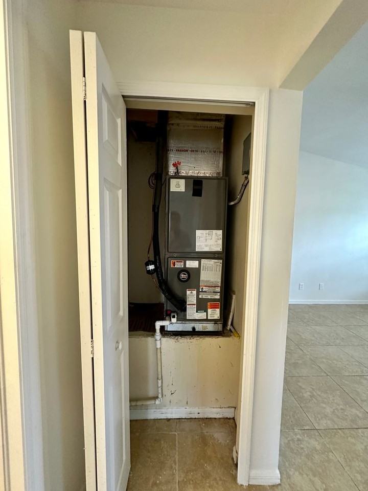 2801 2801 2803 Todd Ave S - Photo 3 of 18