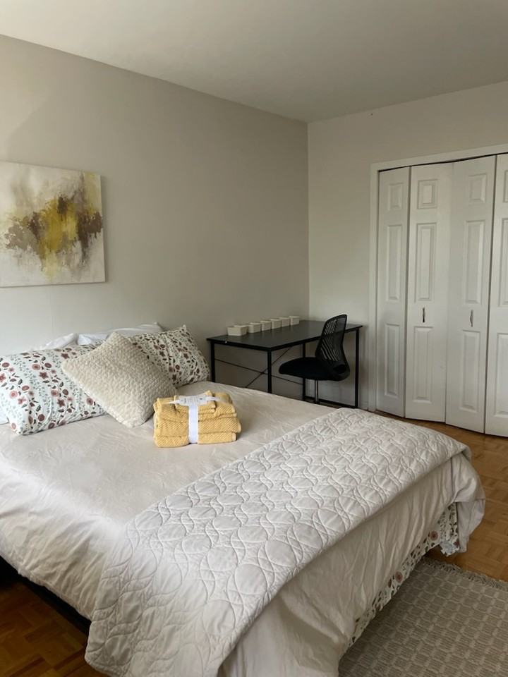 608 Finch Avenue West - Photo 2 of 12