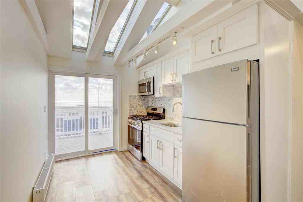 670 West Broadway - Photo 7 of 12