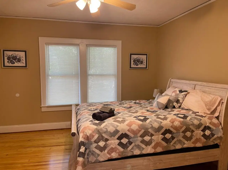 314 Hillandale St Ne - Photo 2 of 9