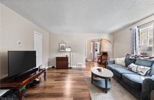 featured image of 1544 Logan Ave Nw