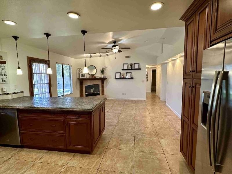 1043 N Gibson St - Photo 6 of 18