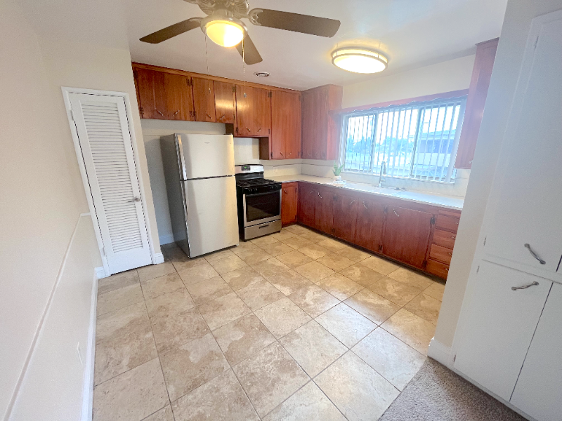 503 W G St - Photo 3 of 28