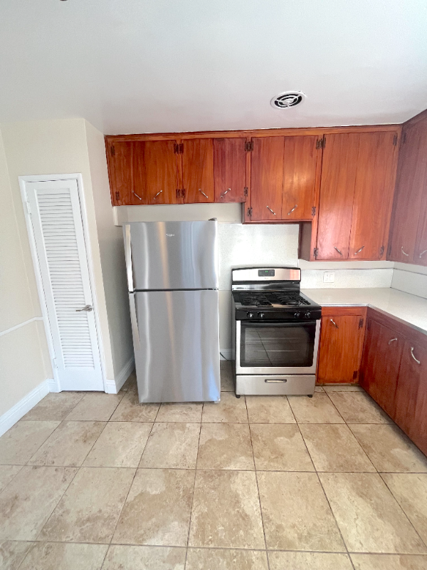 503 W G St - Photo 5 of 28