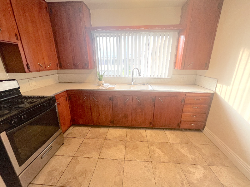 503 W G St - Photo 6 of 28