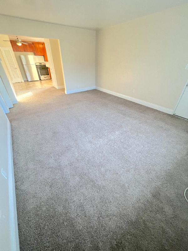 503 W G St - Photo 7 of 28