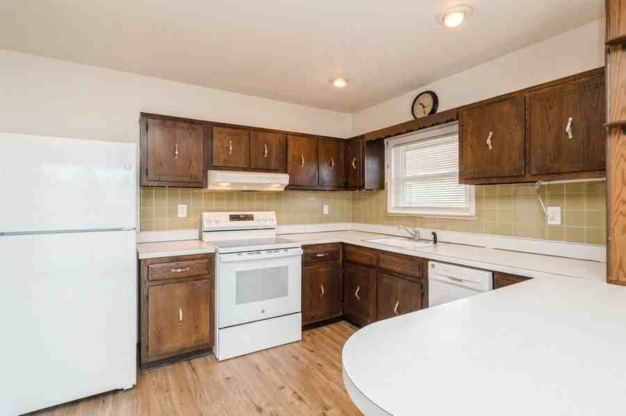 436 Saint Thomas Dr - Photo 3 of 12