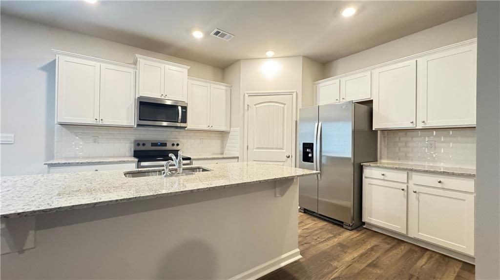 405 Stoneybrook Dr - Photo 3 of 33