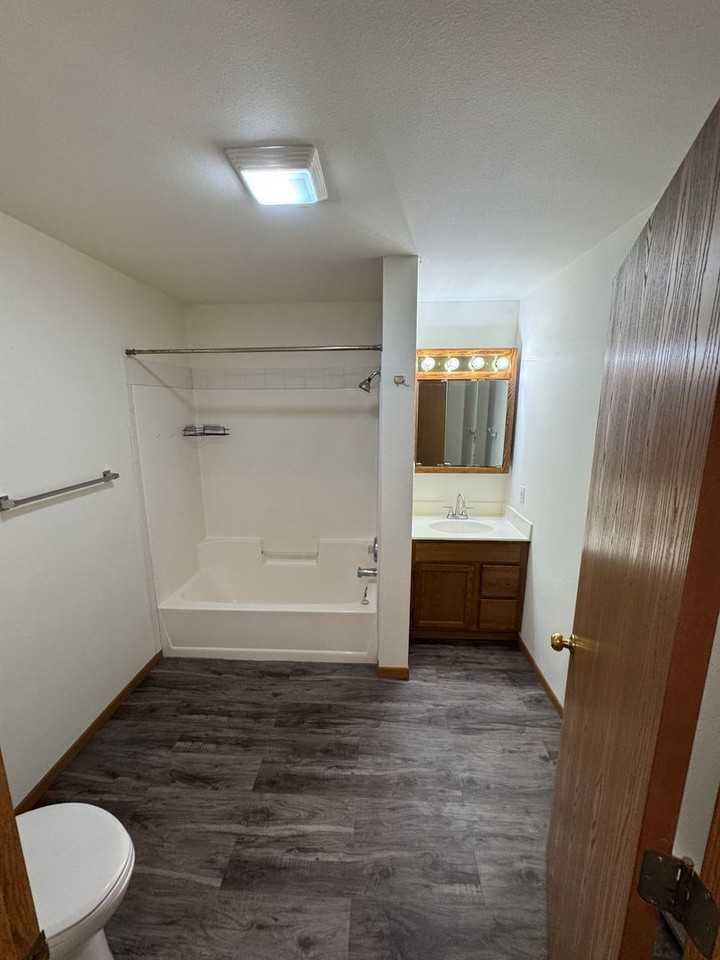 PIONEER BLUFF APARTMENTS - Photo 4 of 50