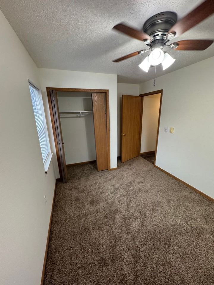 PIONEER BLUFF APARTMENTS - Photo 6 of 50
