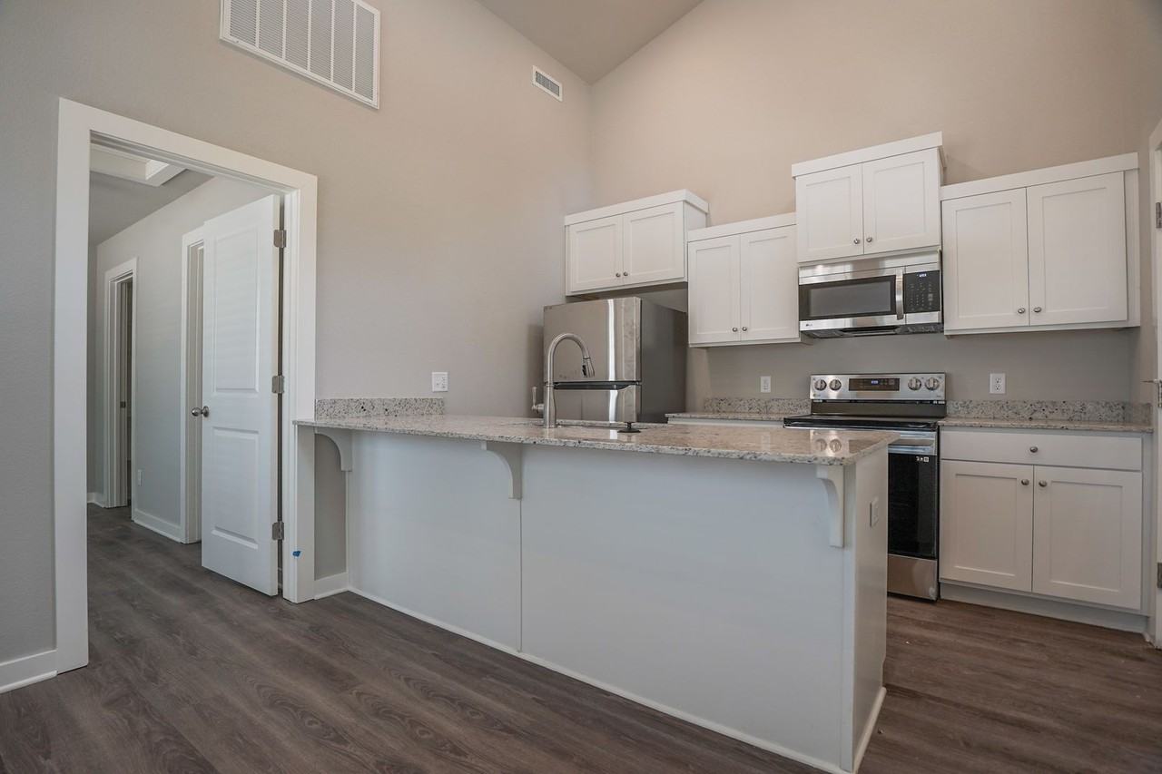 676 N Honey Locust Bnd - Photo 3 of 9