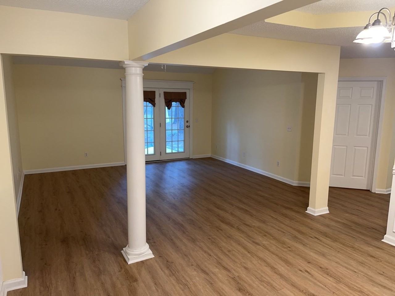 295 Creekside Cir - Photo 3 of 22