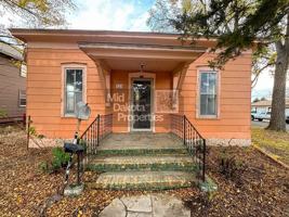 featured image of 523 W 2nd Ave