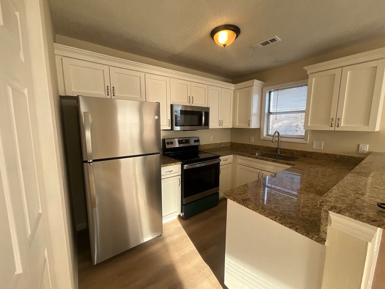 1022 Brookhollow Dr #4 - Photo 5 of 13