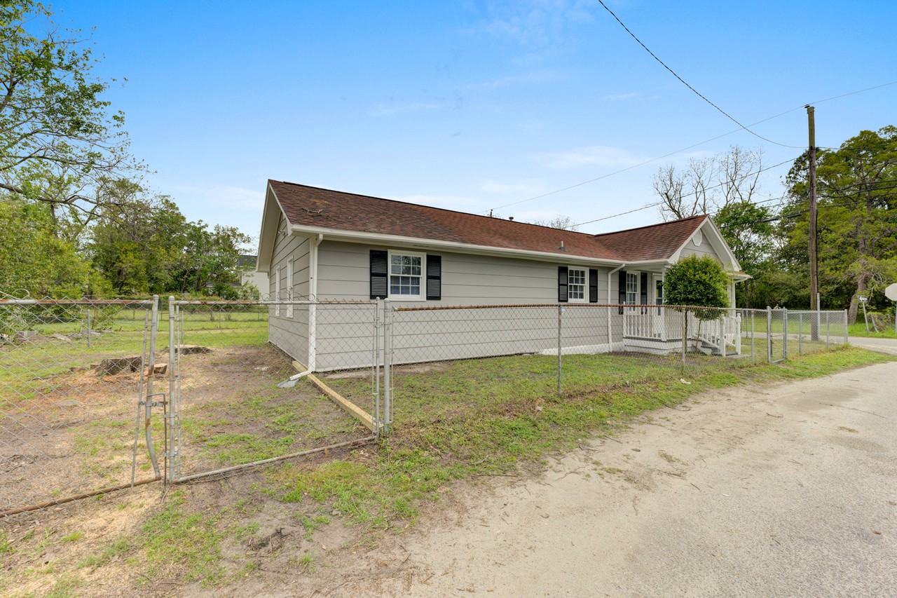 2046 Echo Ave #NA - Photo 3 of 25