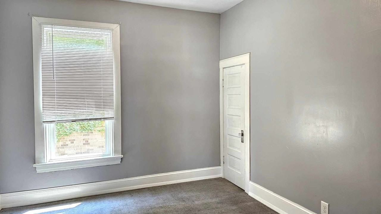 2408 Franklin St - Photo 3 of 7