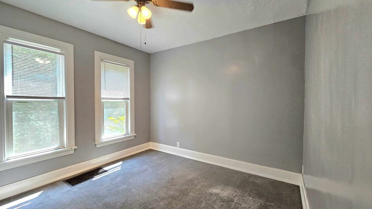 2408 Franklin St - Photo 4 of 7