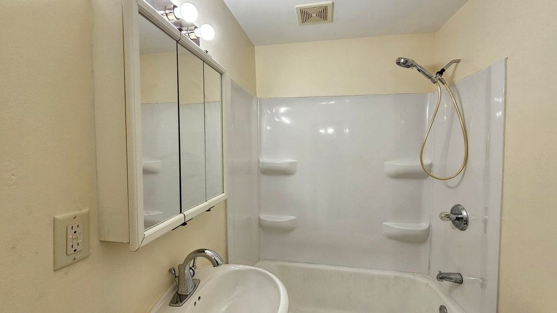 2406 Franklin St #NA - Photo 7 of 10