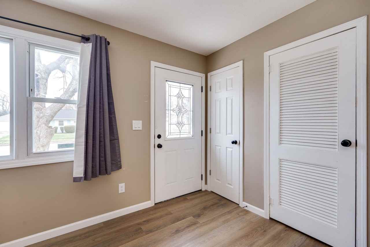 152 Erie Ave #NA - Photo 4 of 32