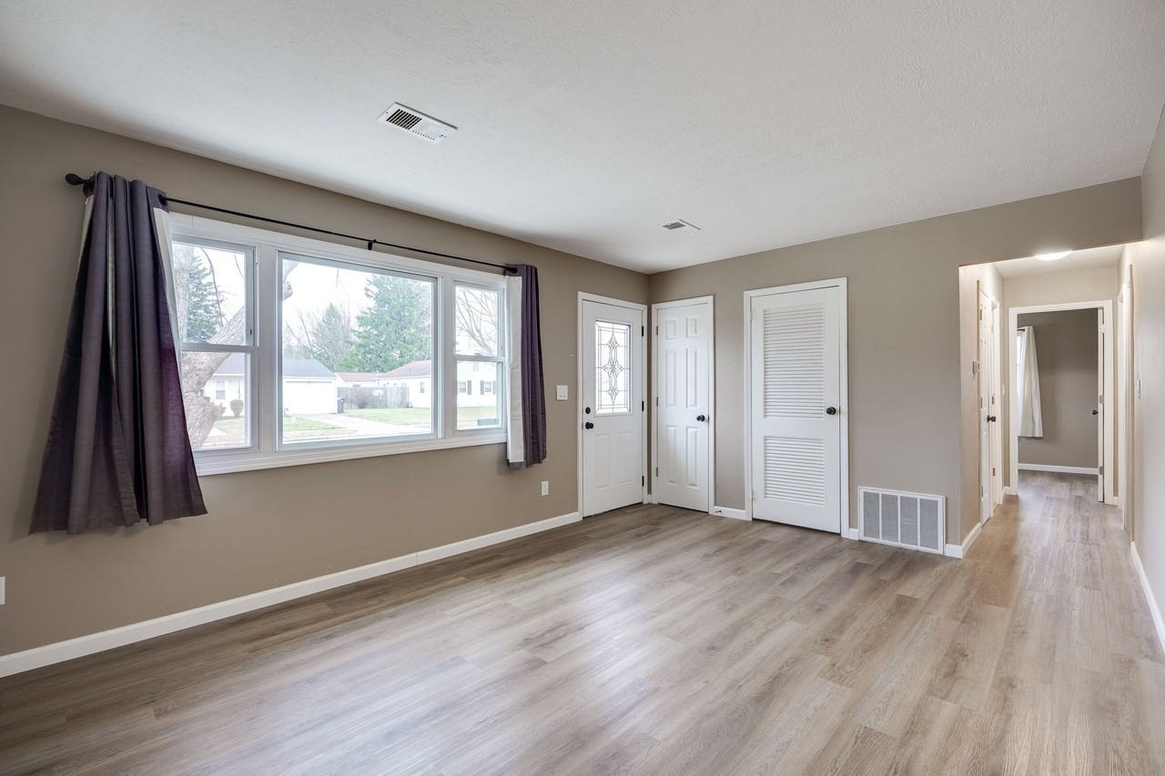 152 Erie Ave #NA - Photo 6 of 32