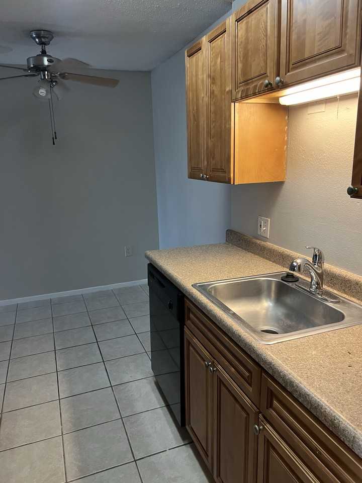 1695 Lee Rd #E107 - Photo 4 of 12