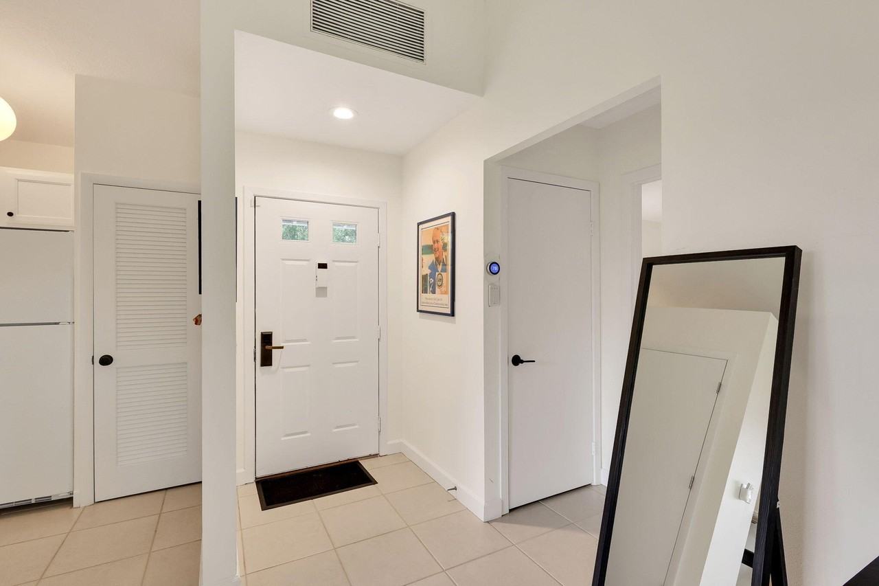 526 Club Drive - Photo 4 of 50