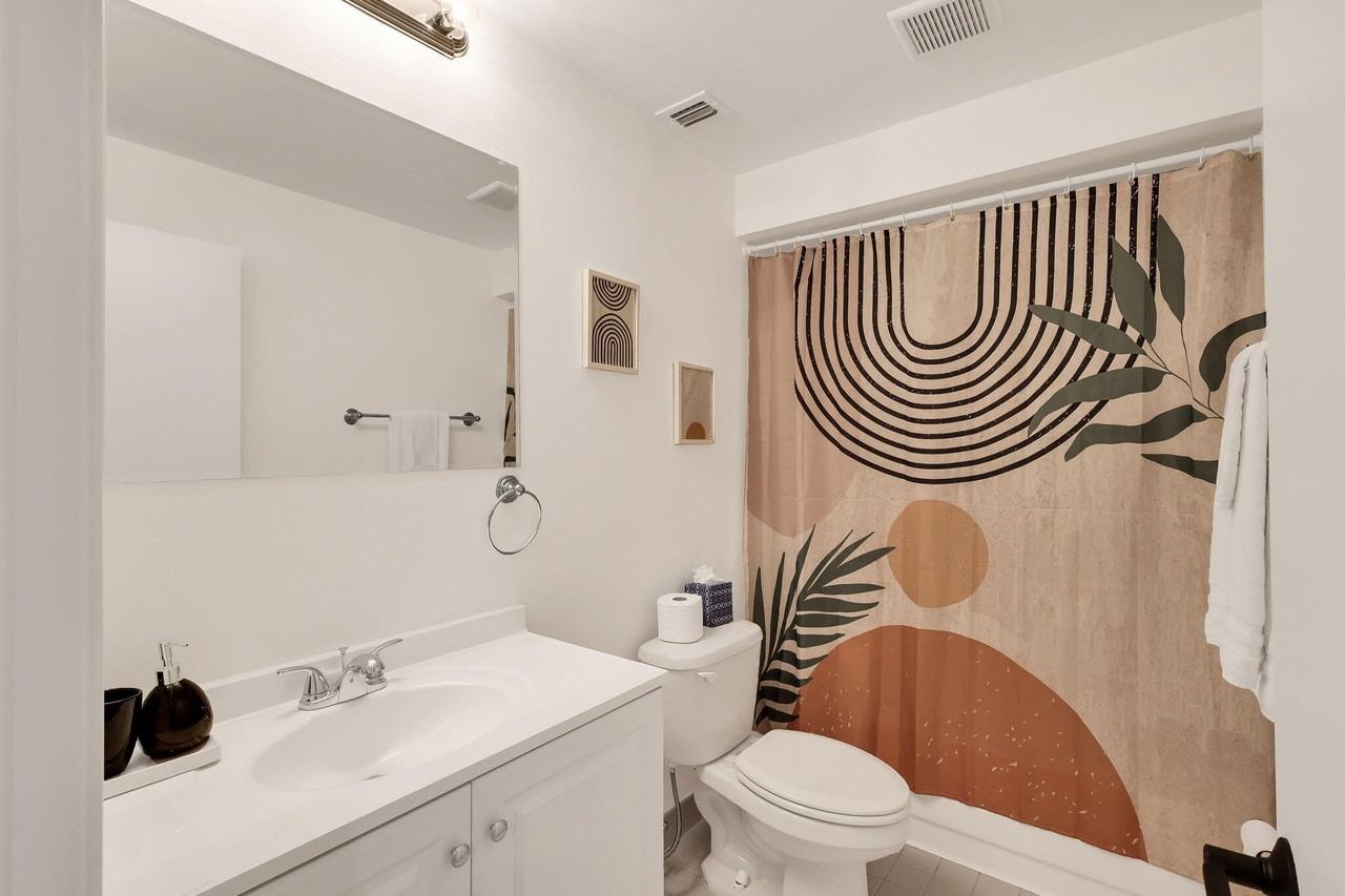 526 Club Drive - Photo 7 of 50