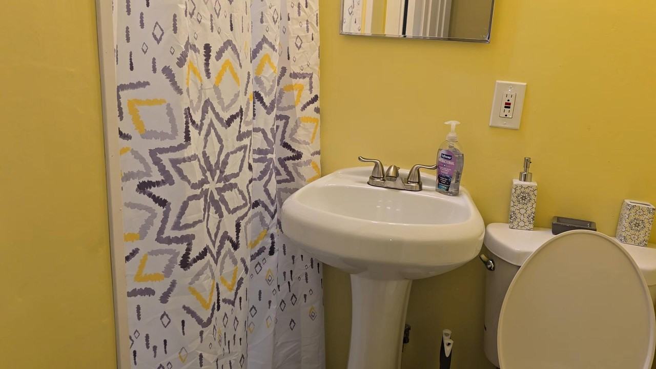 Oakwood St - Photo 7 of 29