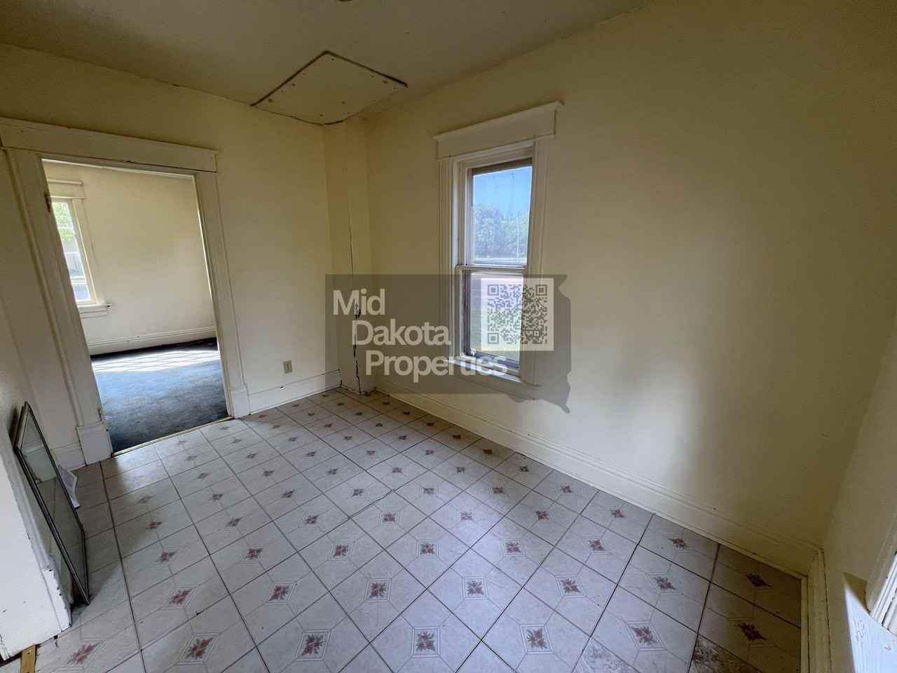 828 W 2nd Ave - Photo 4 of 13