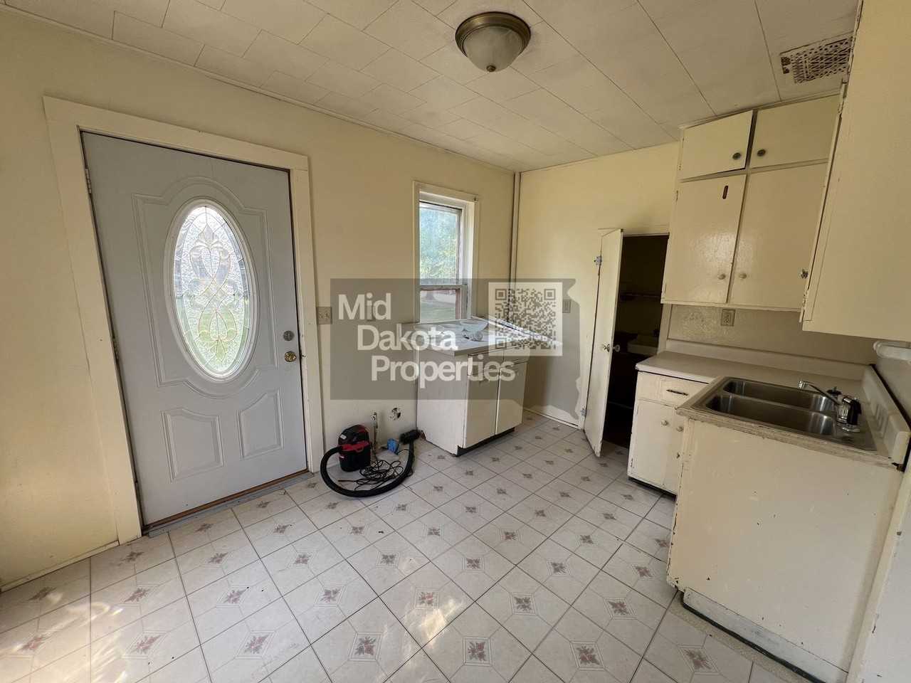 828 W 2nd Ave - Photo 6 of 13