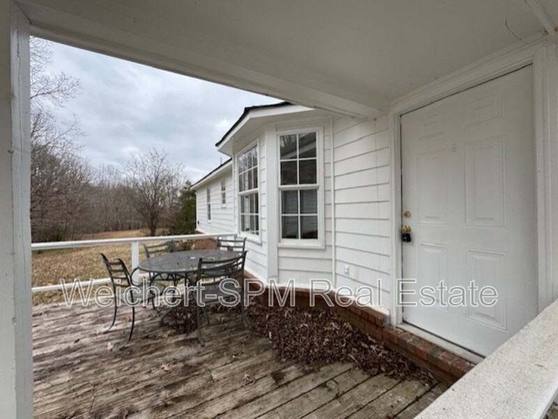 250 Howard Dr - Photo 2 of 12