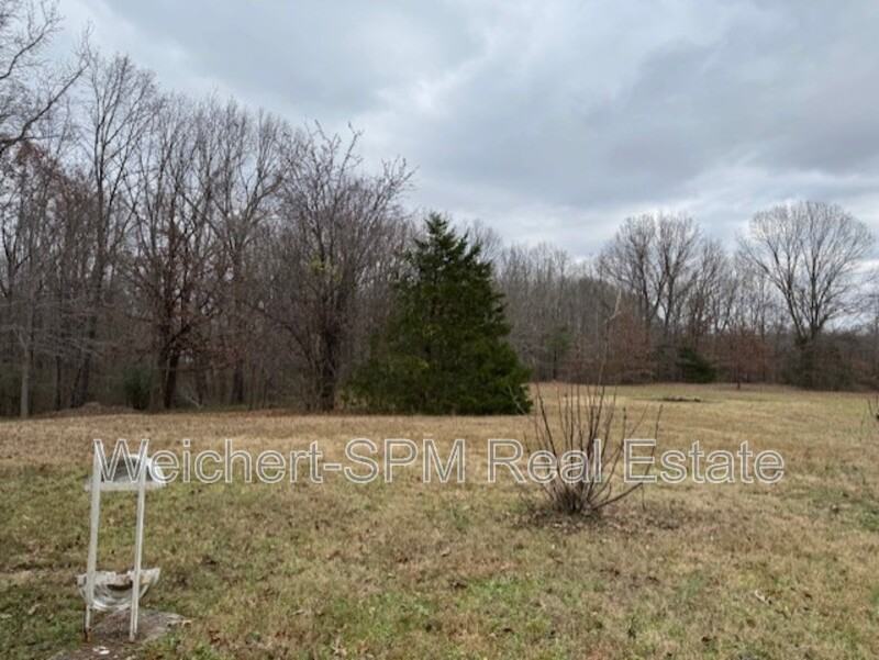 250 Howard Dr - Photo 3 of 12