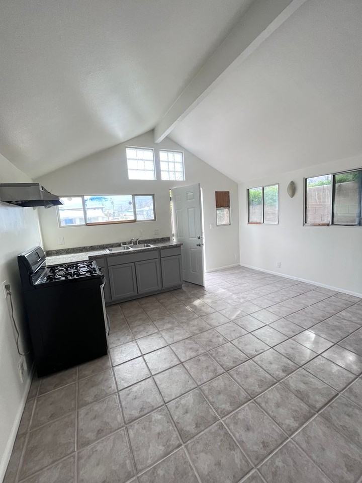 514 E Calle Roca #A - Photo 4 of 9