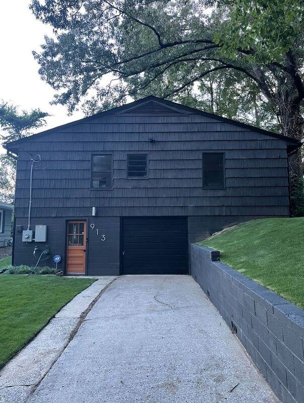 913 Redfern Trl - Photo 2 of 23