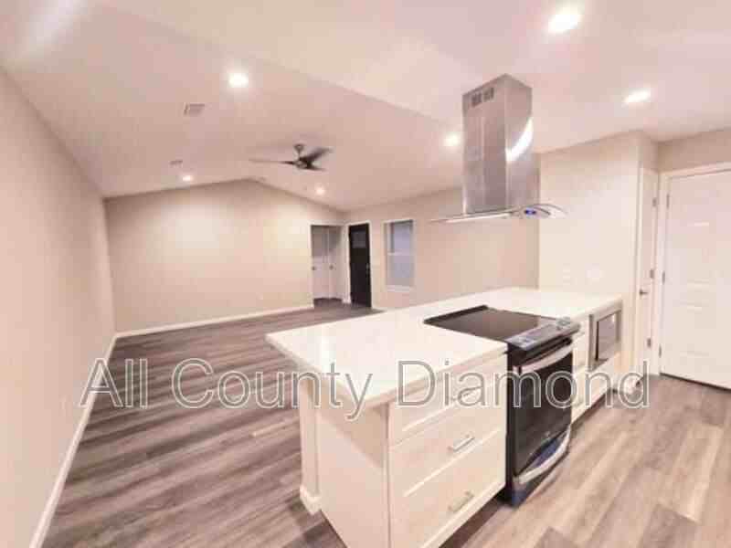 518 J H Crews Cir - Photo 4 of 13