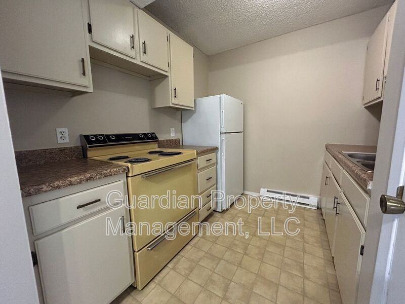 912 N Walnut St #19 - Photo 5 of 16