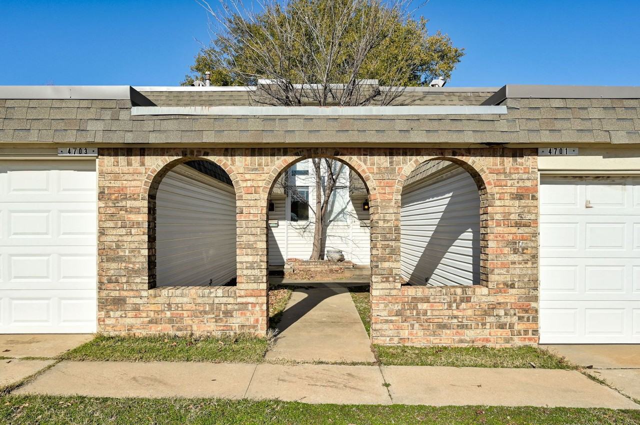 4703 Nw 63rd St - Photo 2 of 31
