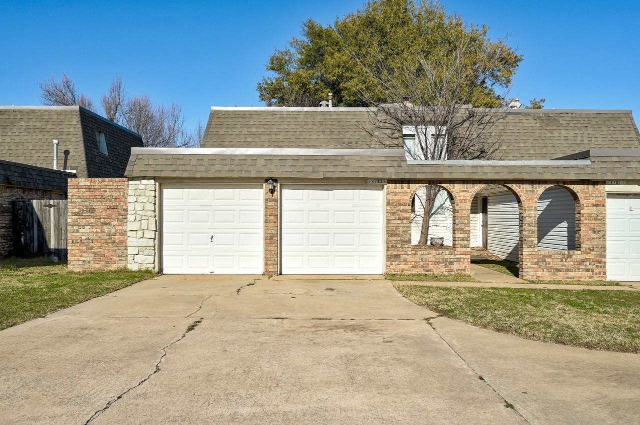 4703 Nw 63rd St - Photo 3 of 31
