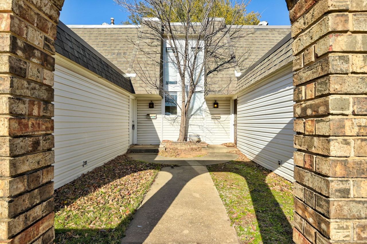 4703 Nw 63rd St - Photo 5 of 31