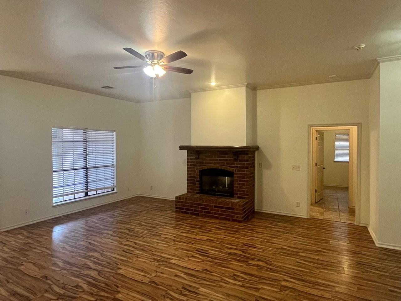 17017 Ridgewood Dr - Photo 2 of 14