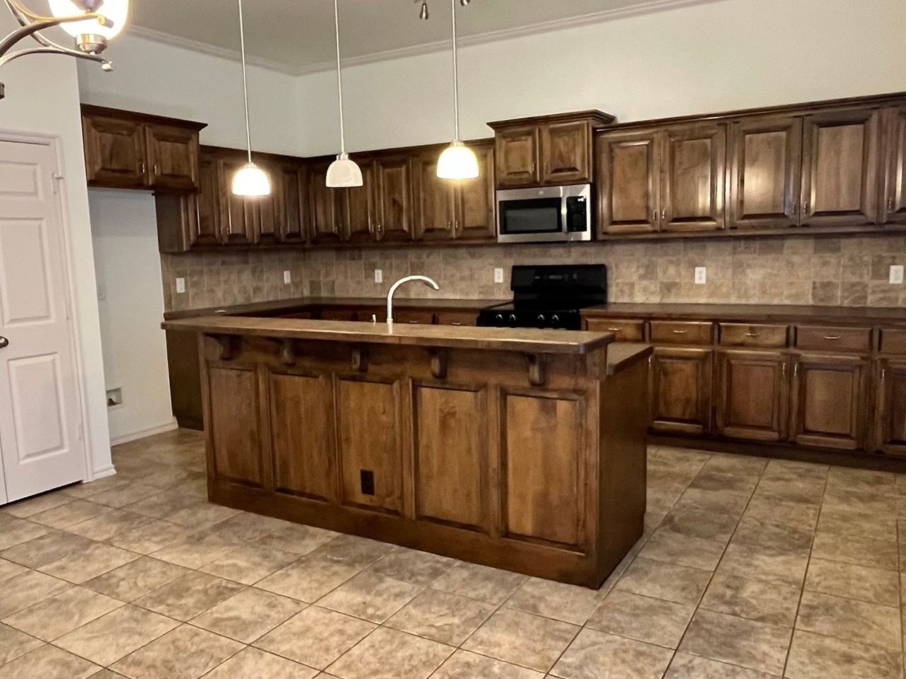 17017 Ridgewood Dr - Photo 4 of 14